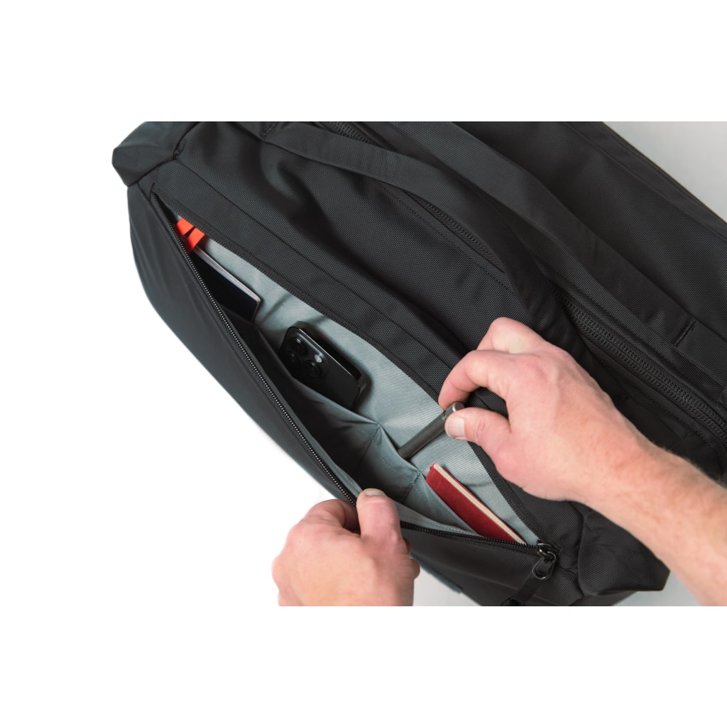 Transit Duffel 35L - Storming Gravity