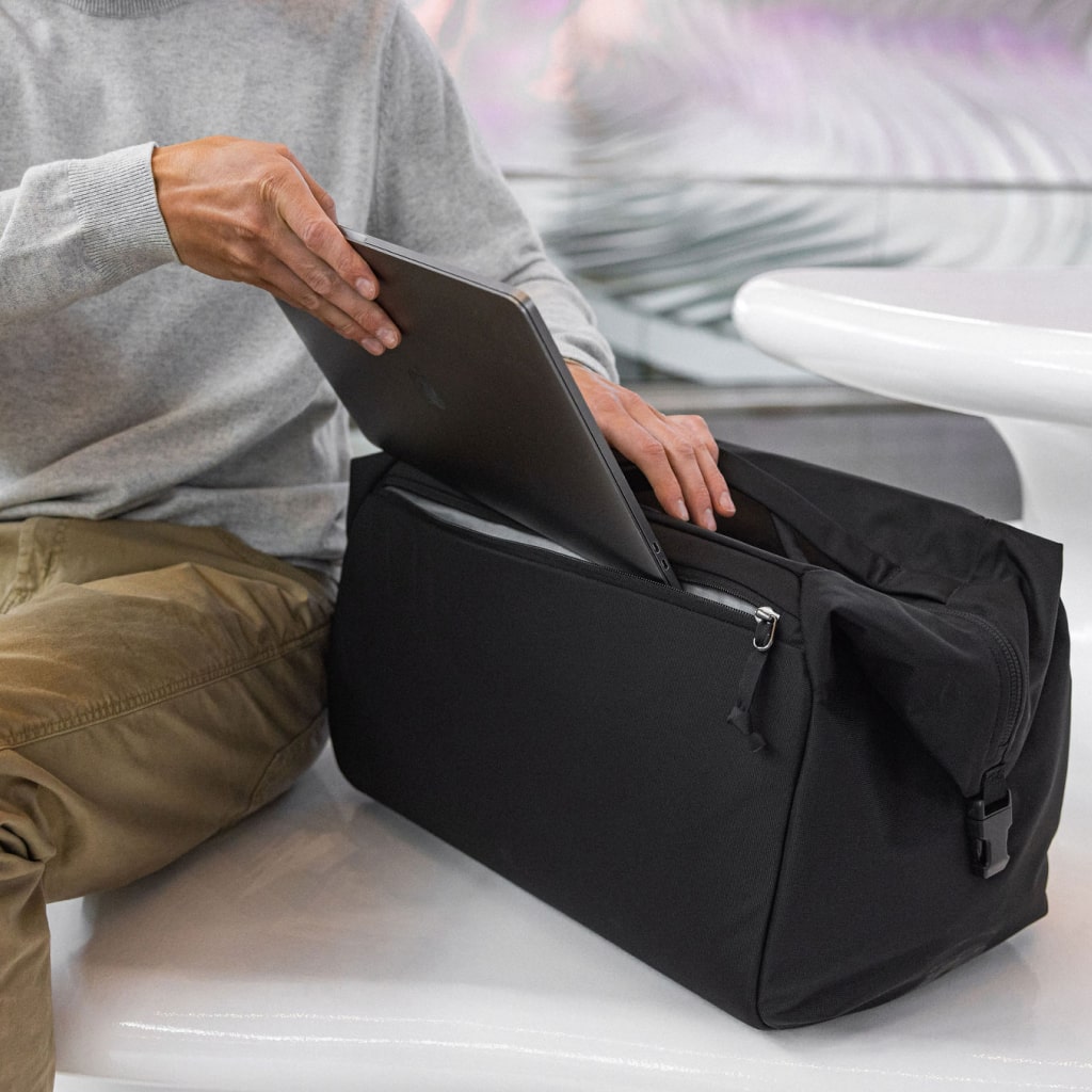 Transit Duffel 35L - Storming Gravity