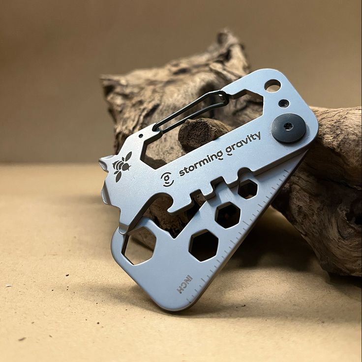 Twizzle - Carabiner + Multitool - Storming Gravity