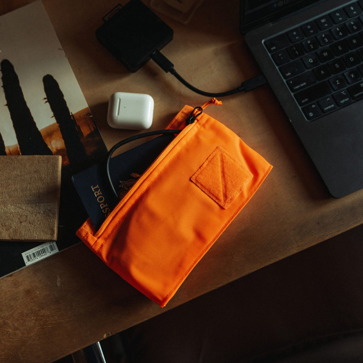 CIVIC Flat Pouch Hot Orange Remote Desk Kit