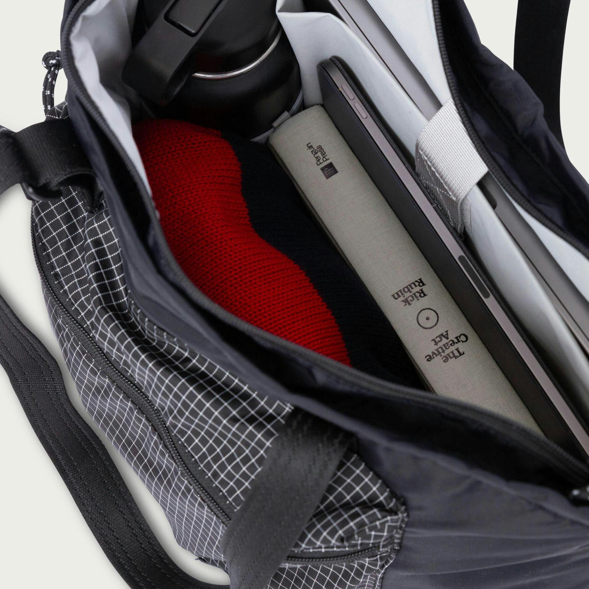 Beacon Tote 18L - Storming Gravity