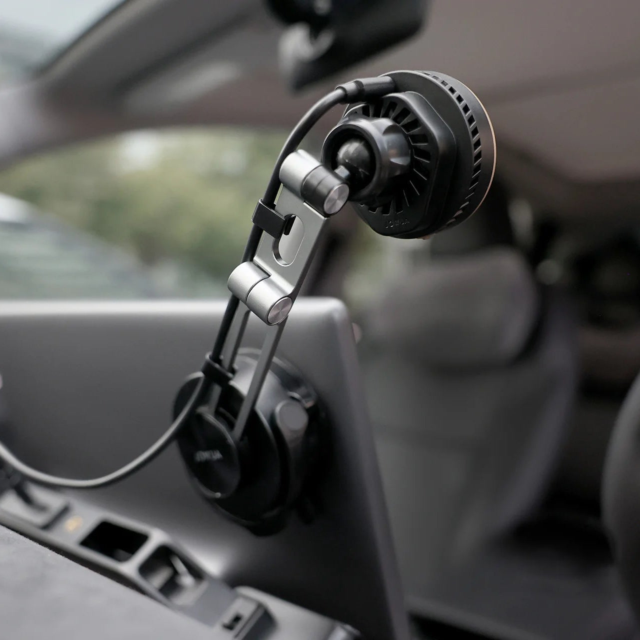 Active Cooling Tesla Compatible Phone Mount (S/3/X/Y/Cybertruck) - Storming Gravity