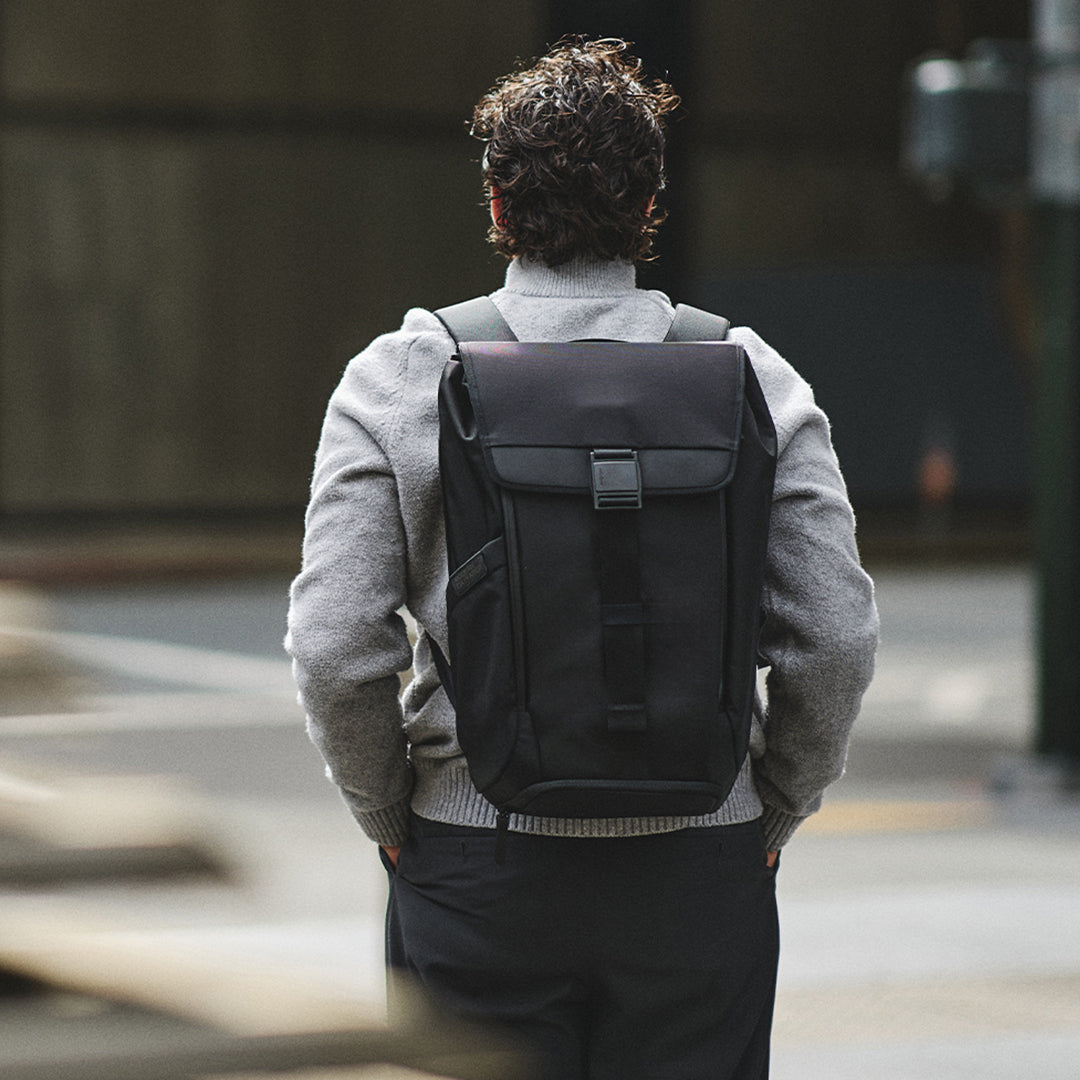 ほぼ新品　MODERN DAYFARER バックパックDAYFARER V2 Dayfarer V2 Backpack – Storming Gravity