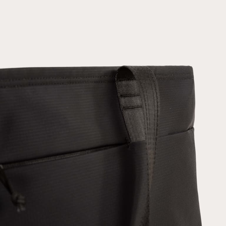 Everything Tech Tote 19L - Storming Gravity