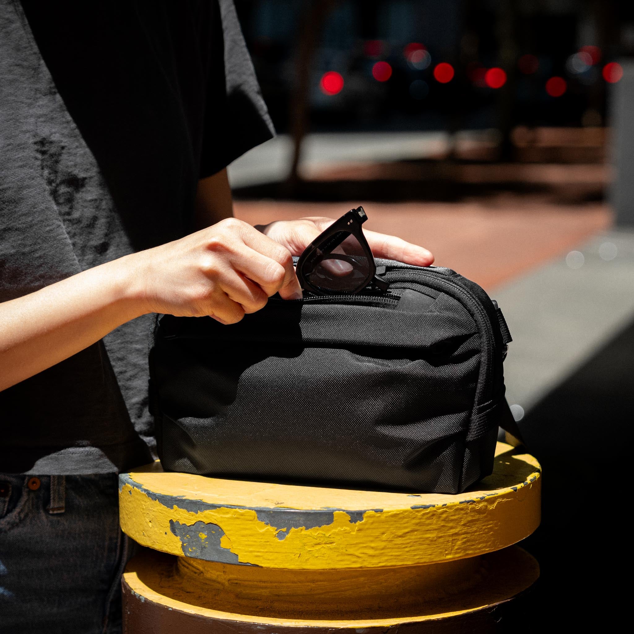 Toshi Sling 2.5L V2 - Storming Gravity