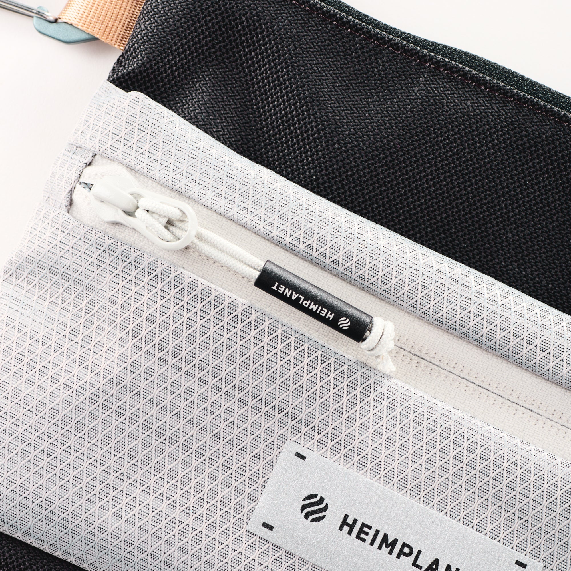 Heimplanet Carry Essential Neck Pouch (A6) - Storming Gravity