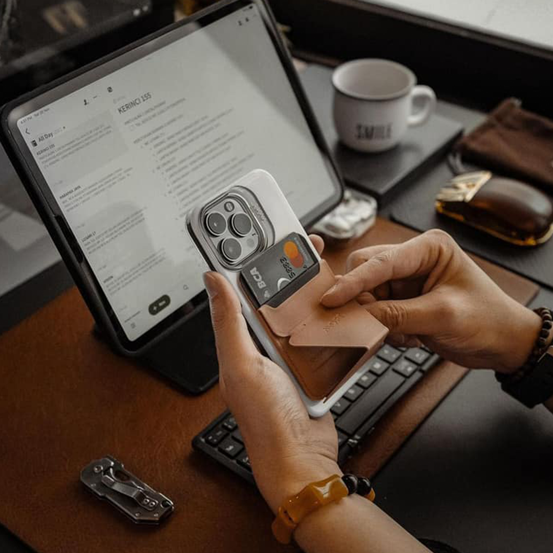 MOFT Snap-On Phone Stand Wallet (Previous model) – Storming Gravity