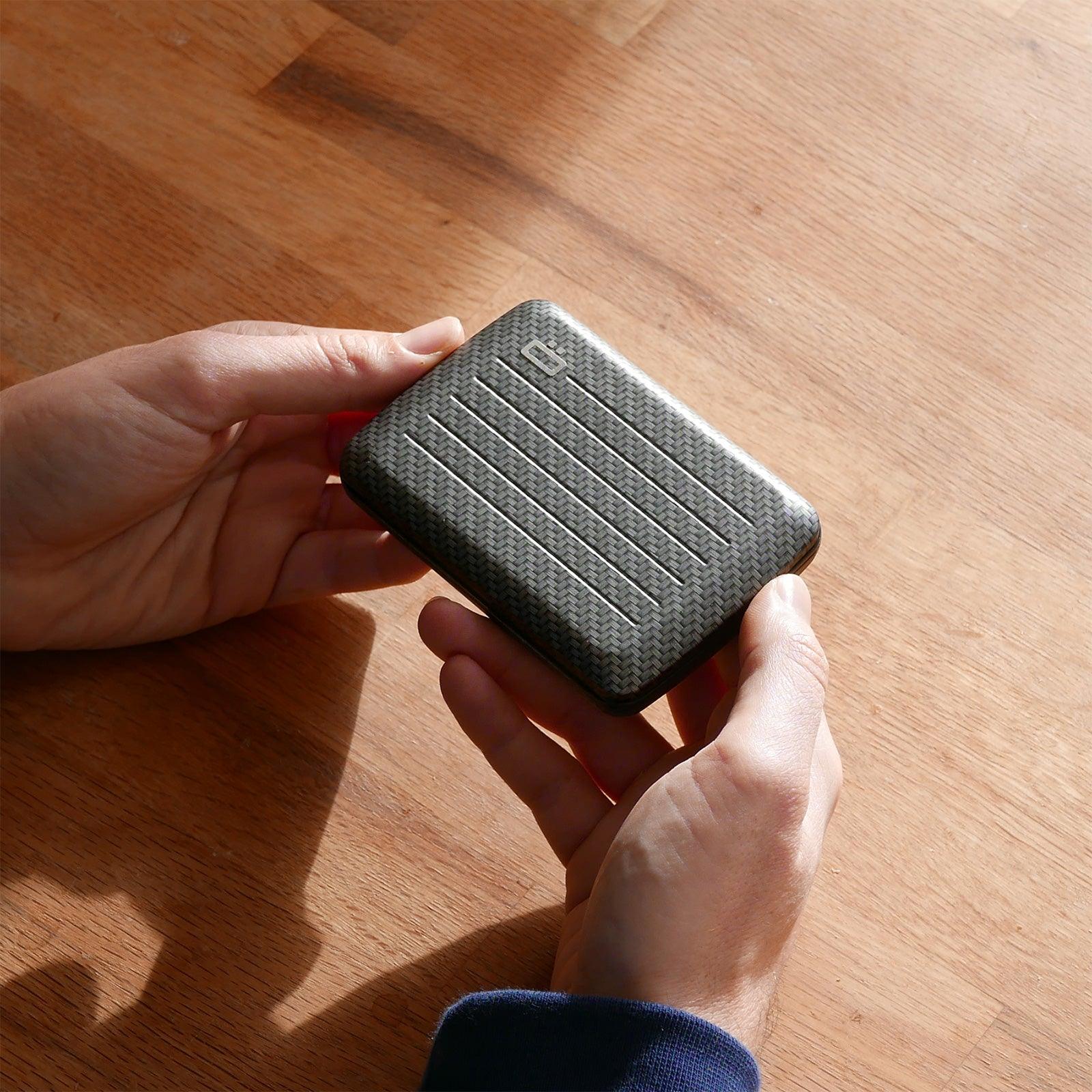 ogon-smart-case-v2-carbon-print