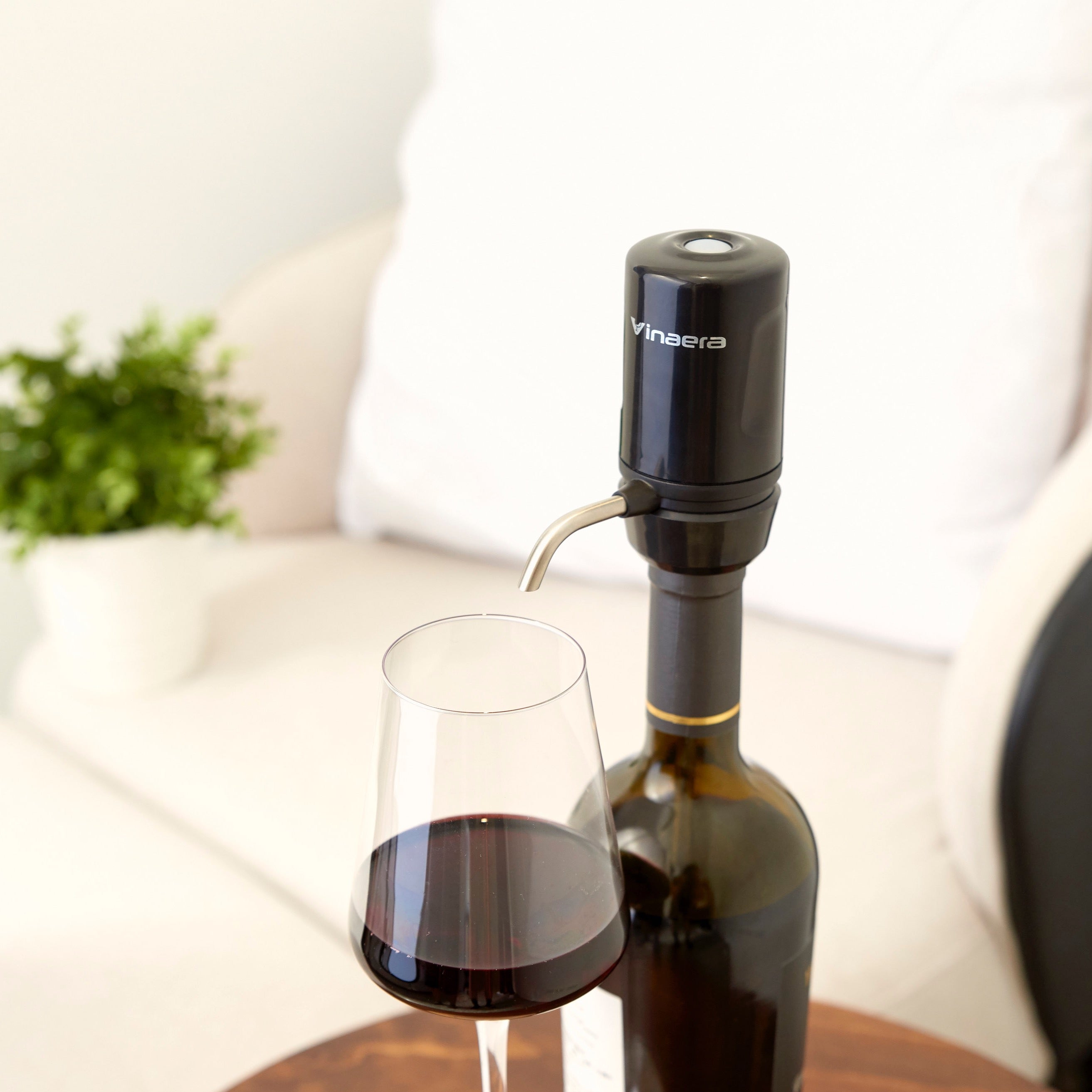 Vinaera Travel - Compact & Portable Wine Aerator - Storming Gravity