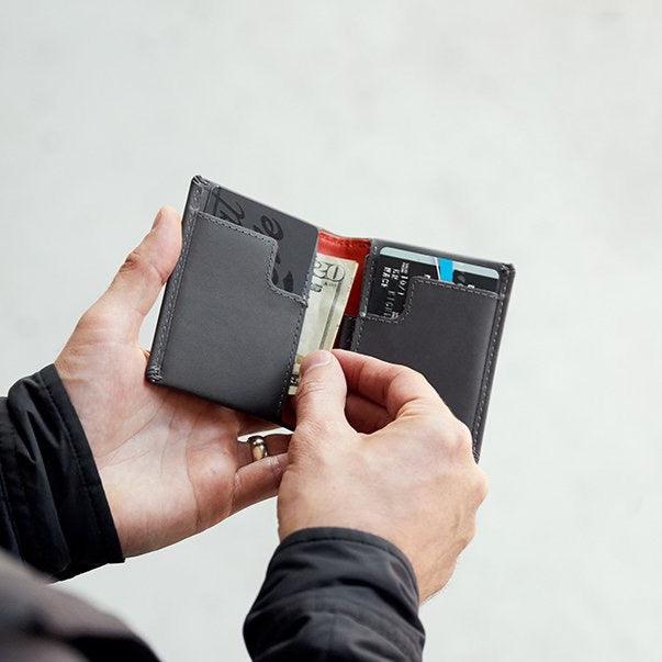 bellroy-slim-sleeve-charcoal