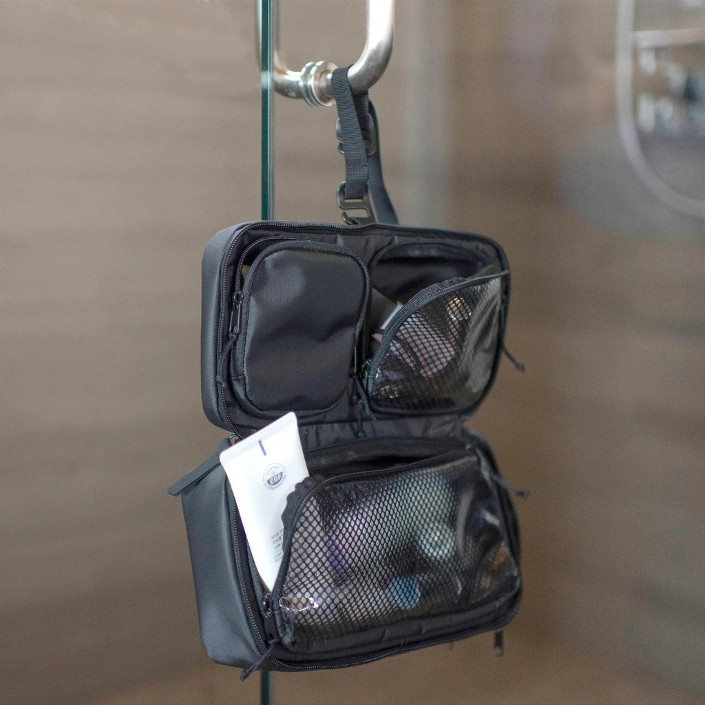nomatic-toiletry-2.0