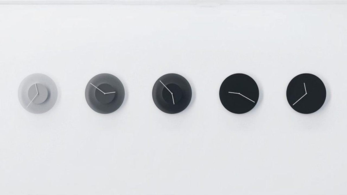DUSK - Gradient clock face that changes shades as time goes by ...
