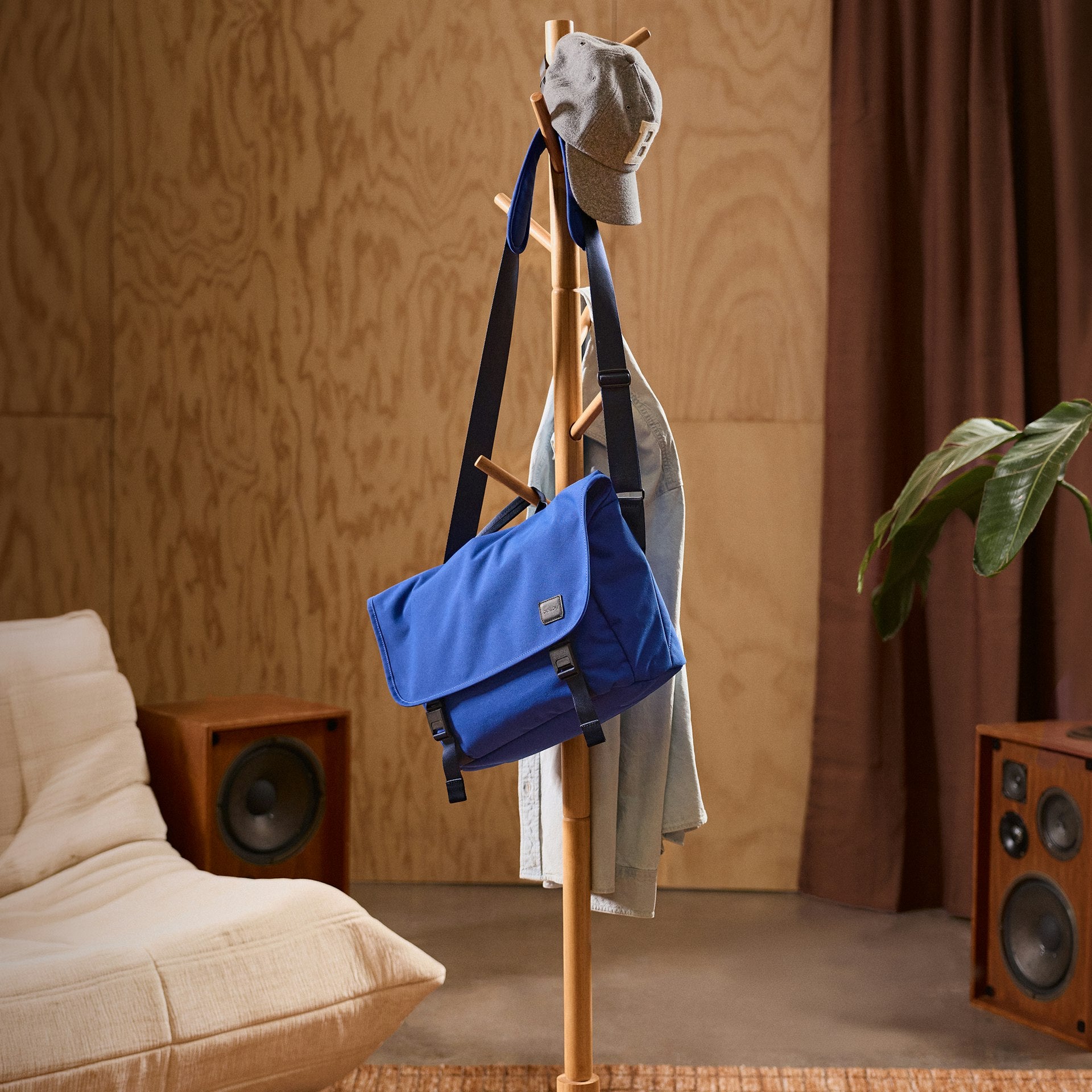Classic Messenger 13L - Storming Gravity