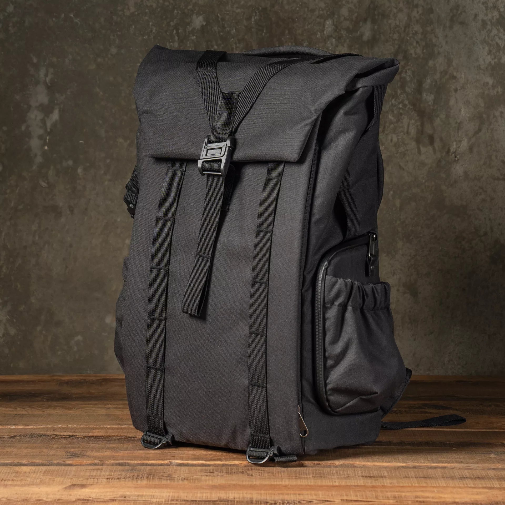 New Pilot Travel Camera Backpack 18L - Storming Gravity