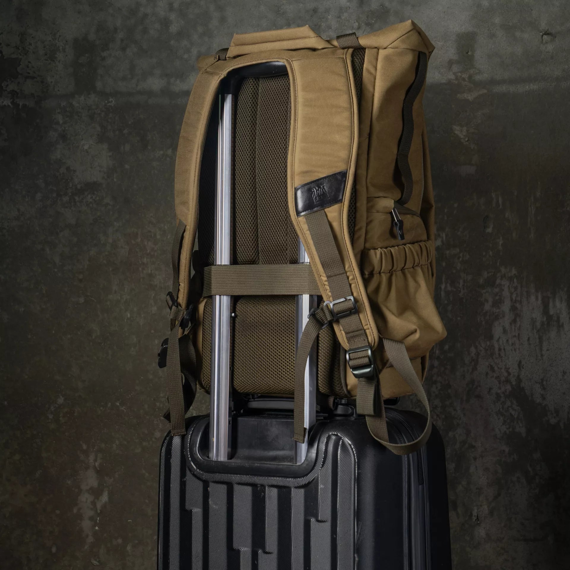 New Pilot Travel Camera Backpack 18L - Storming Gravity