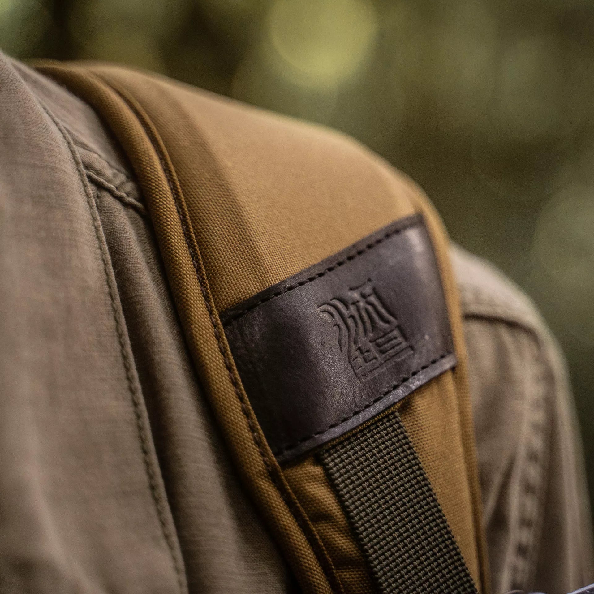 New Pilot Travel Camera Backpack 18L - Storming Gravity