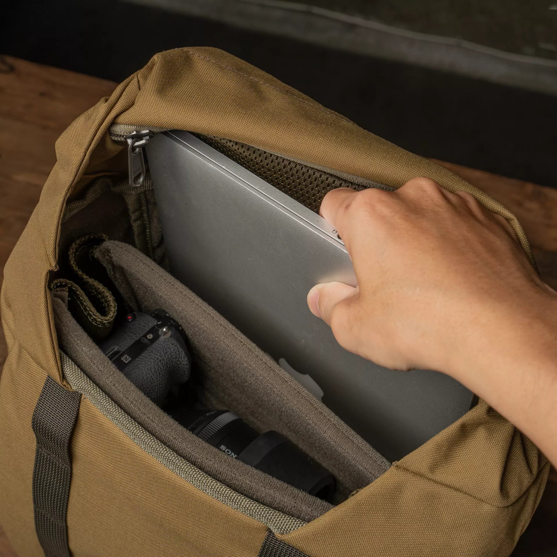 New Pilot Travel Camera Backpack 18L - Storming Gravity