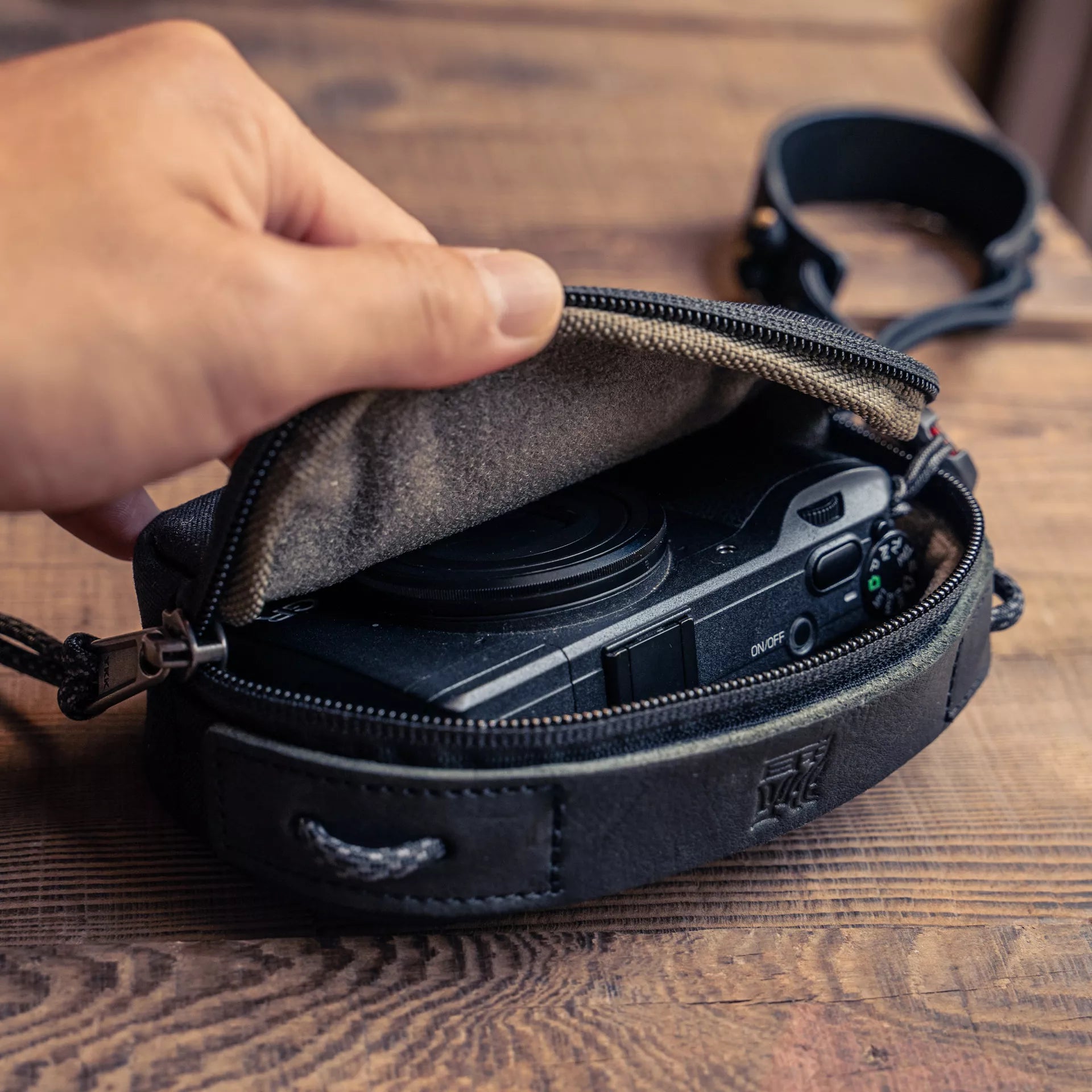 Portable Camera Pouch S - Storming Gravity