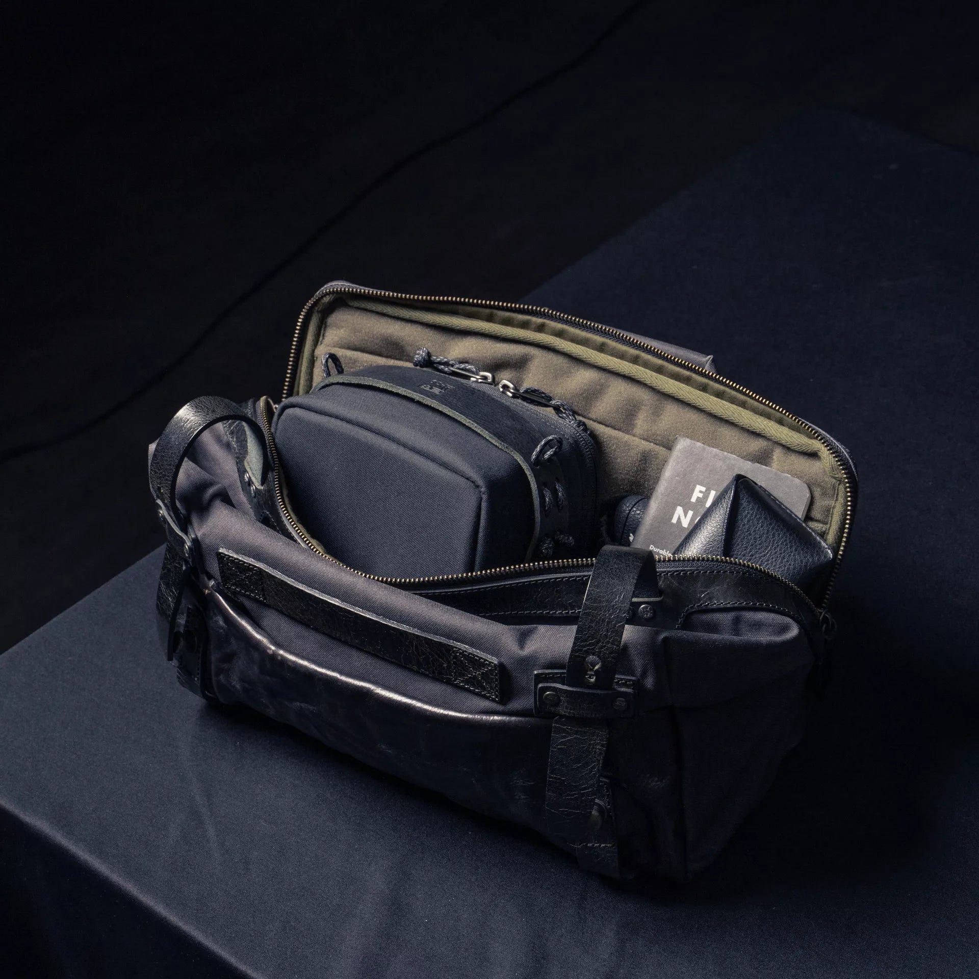 Portable Camera Pouch L - Storming Gravity