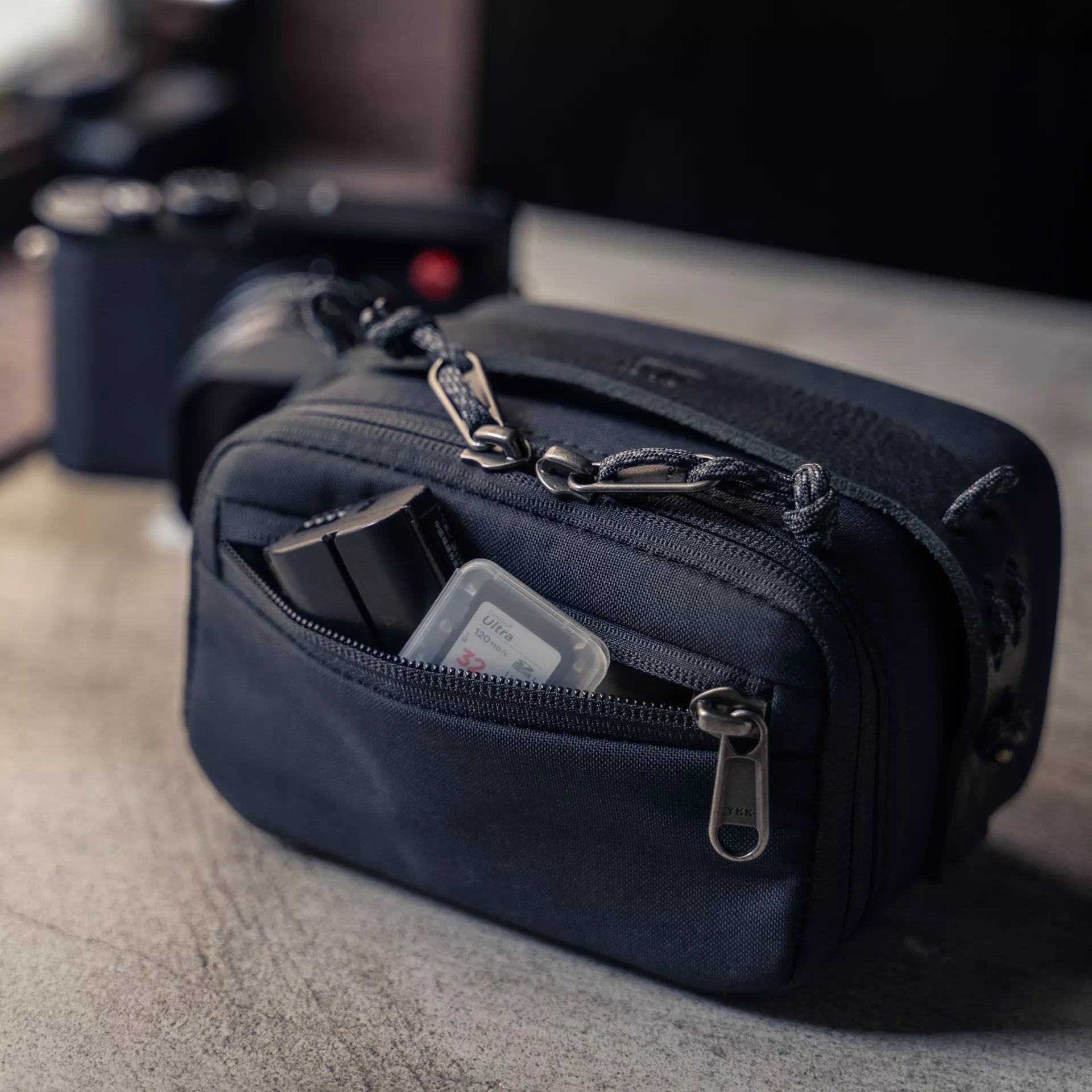 Portable Camera Pouch L - Storming Gravity