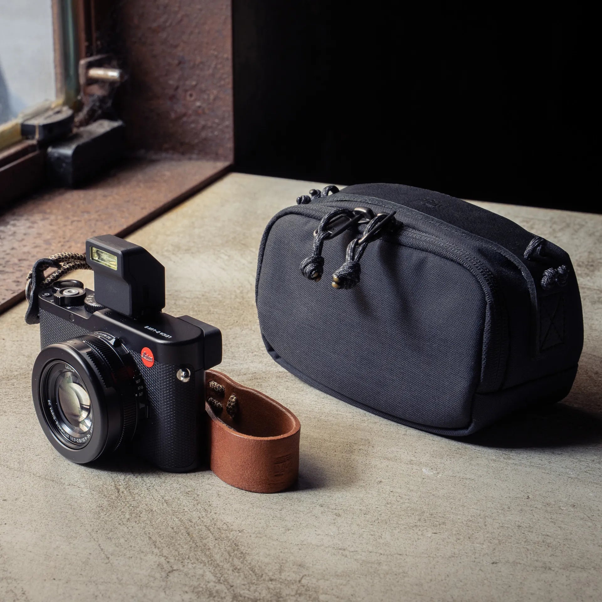 Portable Camera Pouch M - Storming Gravity
