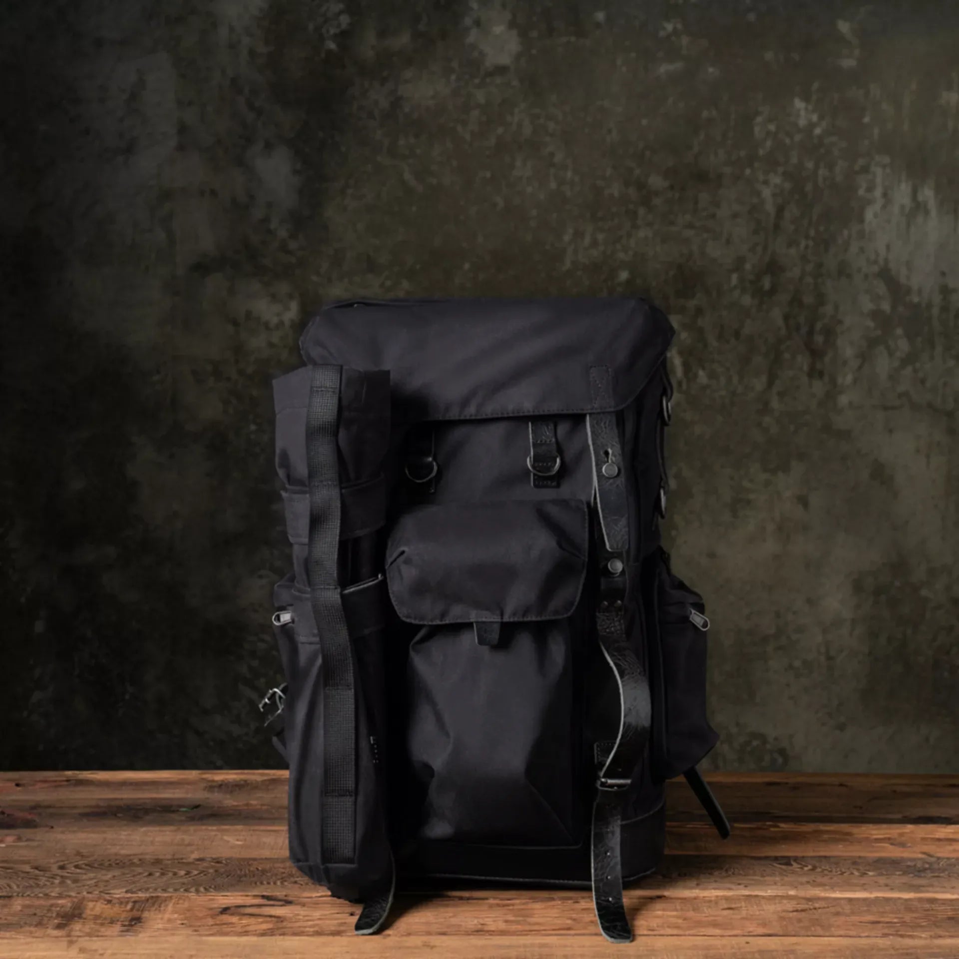 Commander Travel Camera Backpack 21L - Storming Gravity