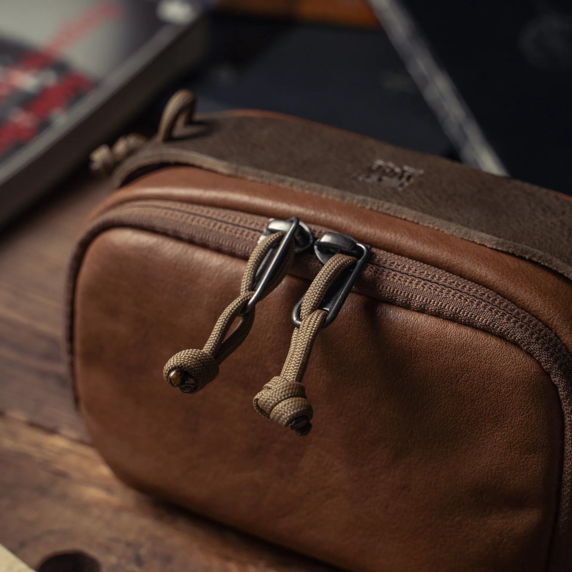 Full Leather Portable Camera Pouch M - Storming Gravity