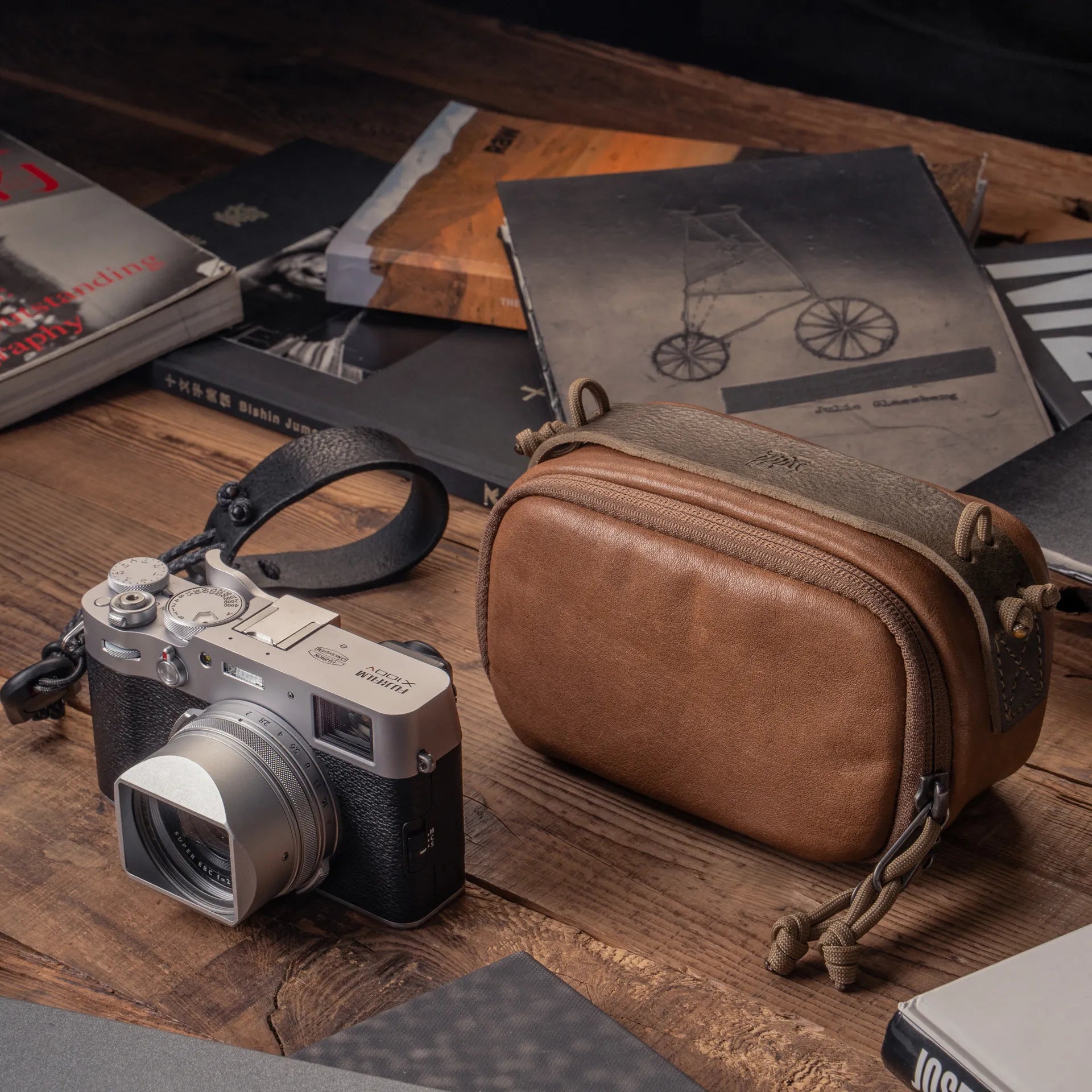 Full Leather Portable Camera Pouch M - Storming Gravity