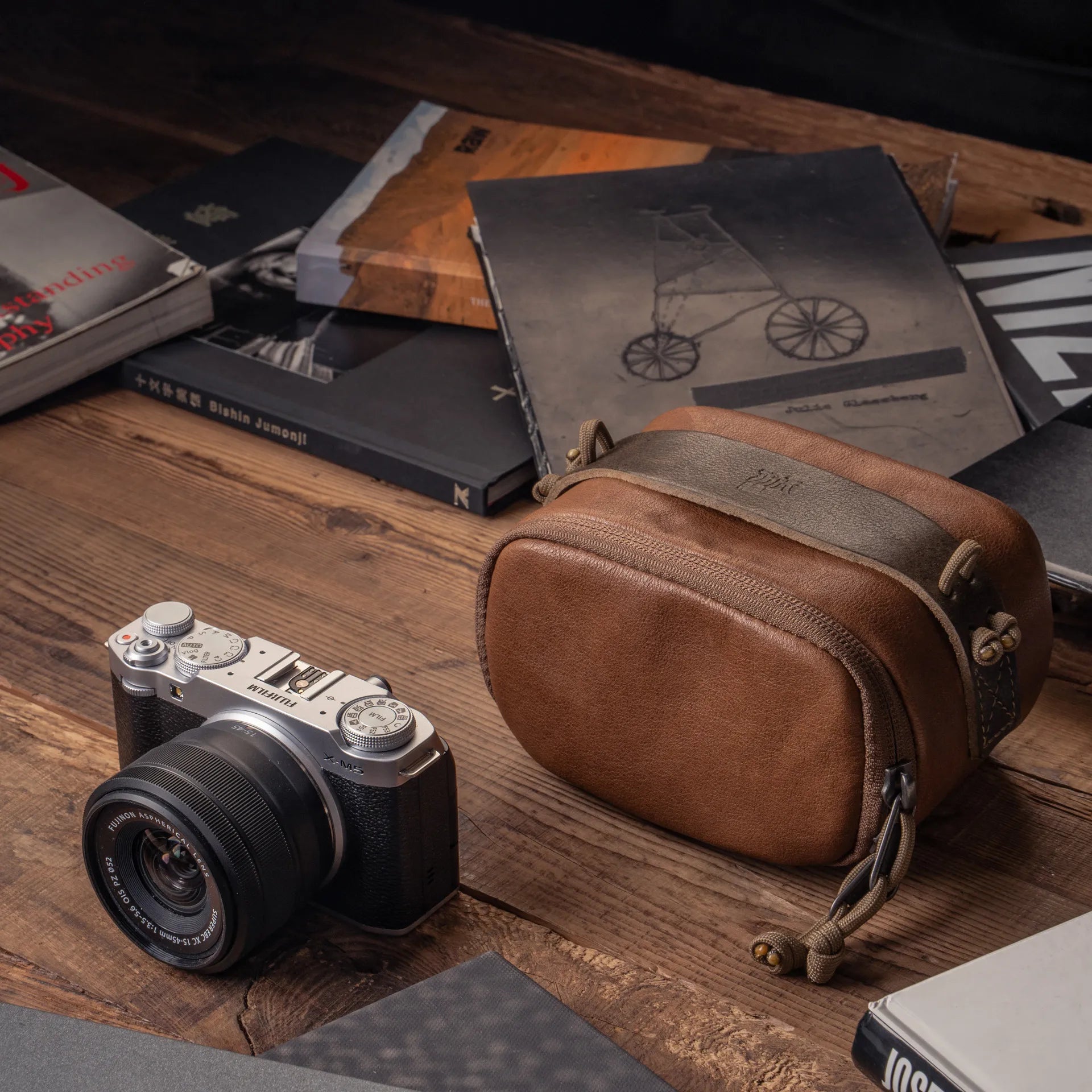 Full Leather Portable Camera Pouch ML - Storming Gravity