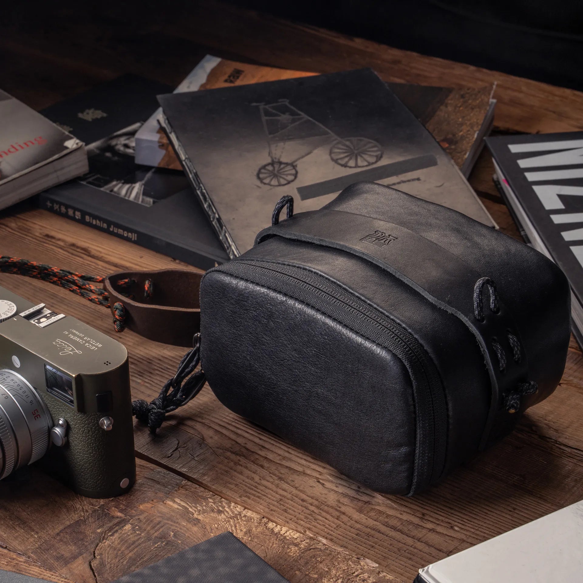 Full Leather Portable Camera Pouch L - Storming Gravity