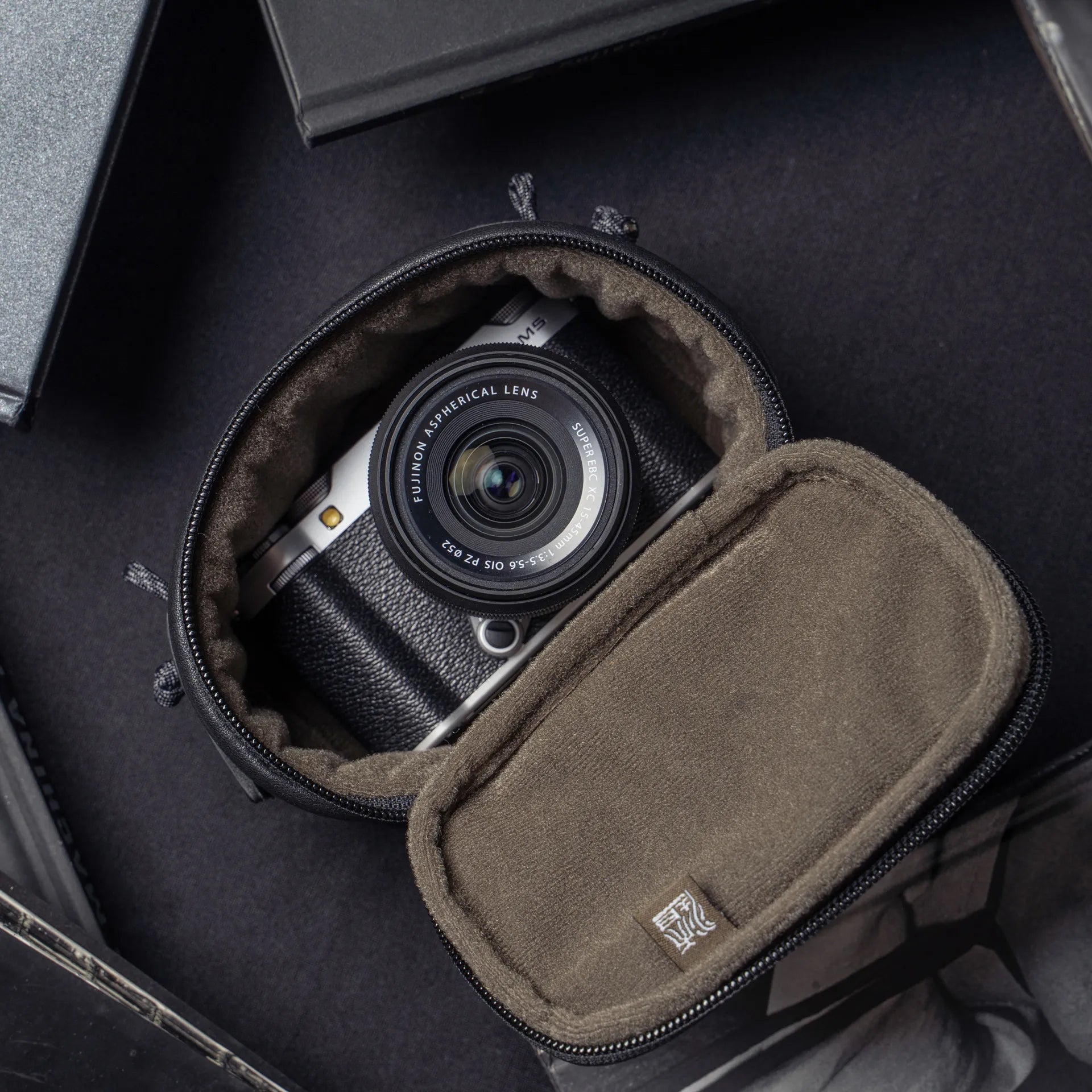 Full Leather Portable Camera Pouch ML - Storming Gravity