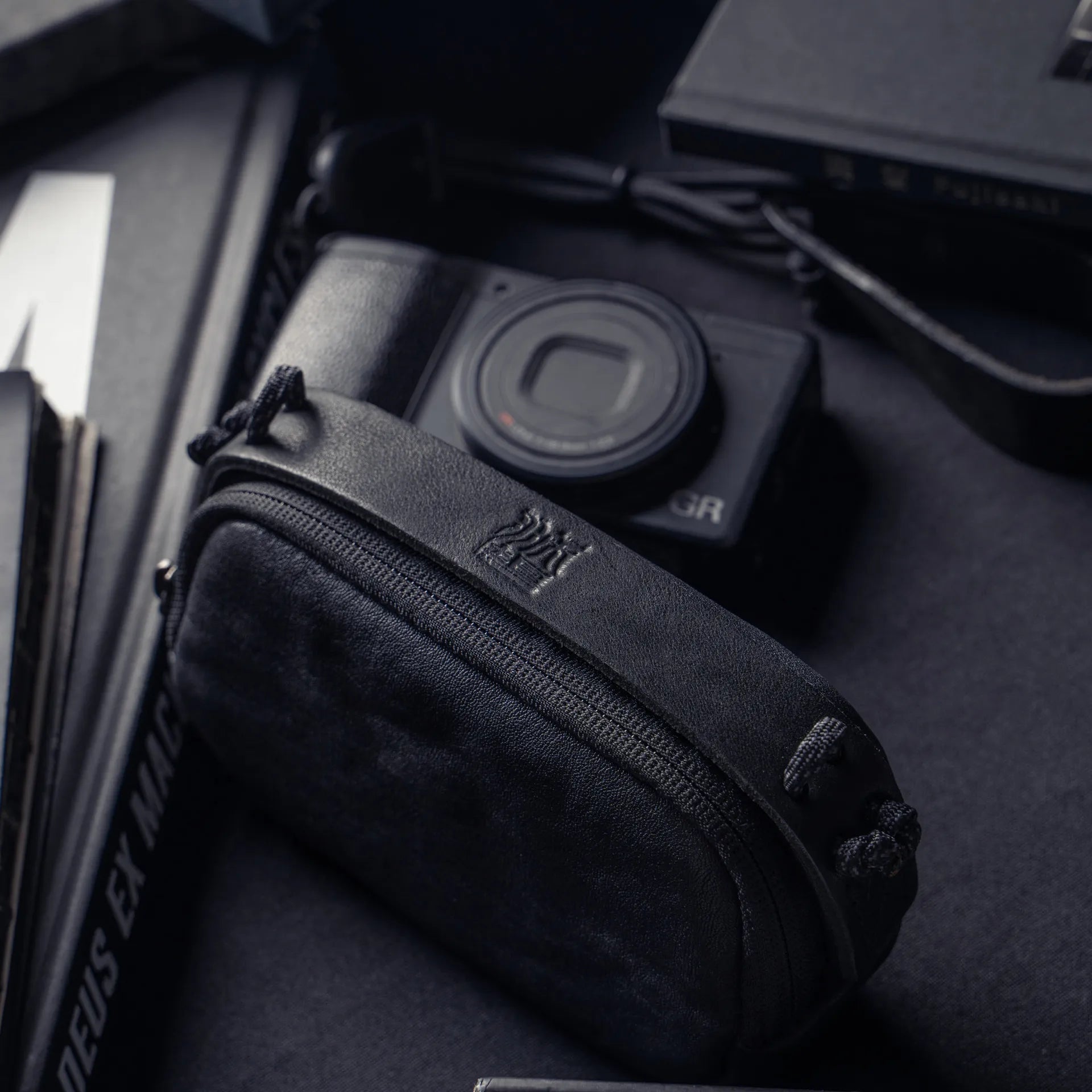 Full Leather Portable Camera Pouch S - Storming Gravity