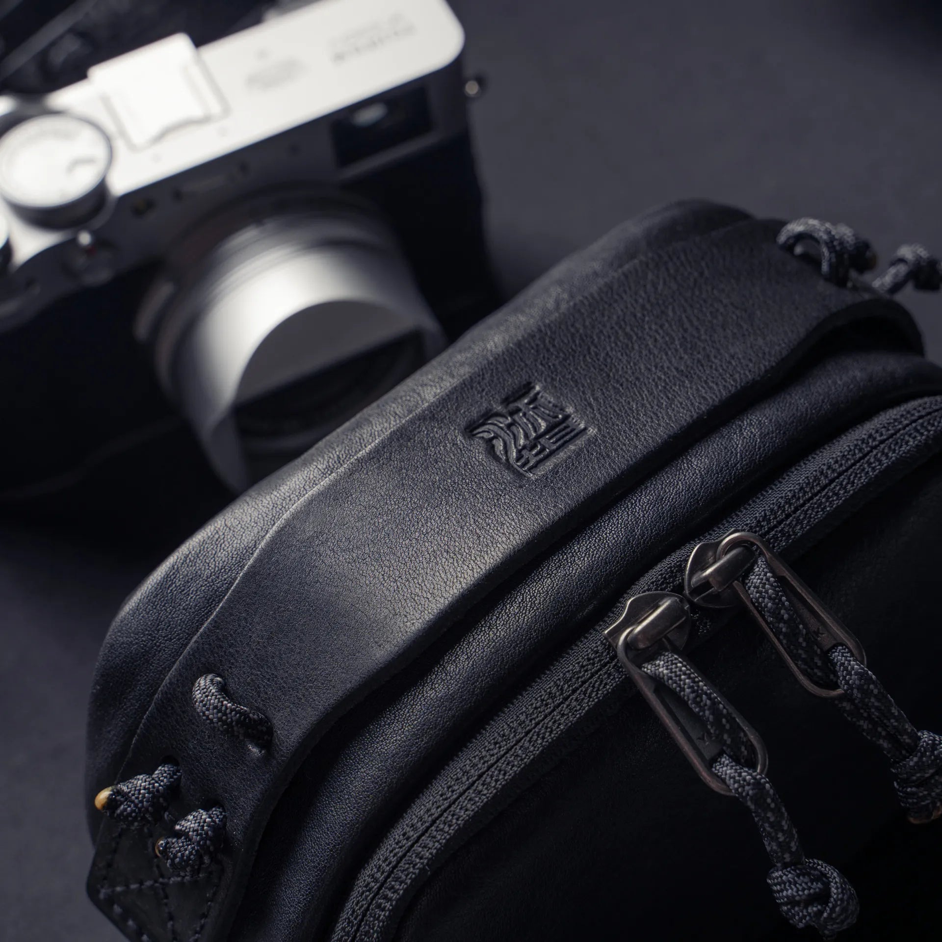Full Leather Portable Camera Pouch M - Storming Gravity