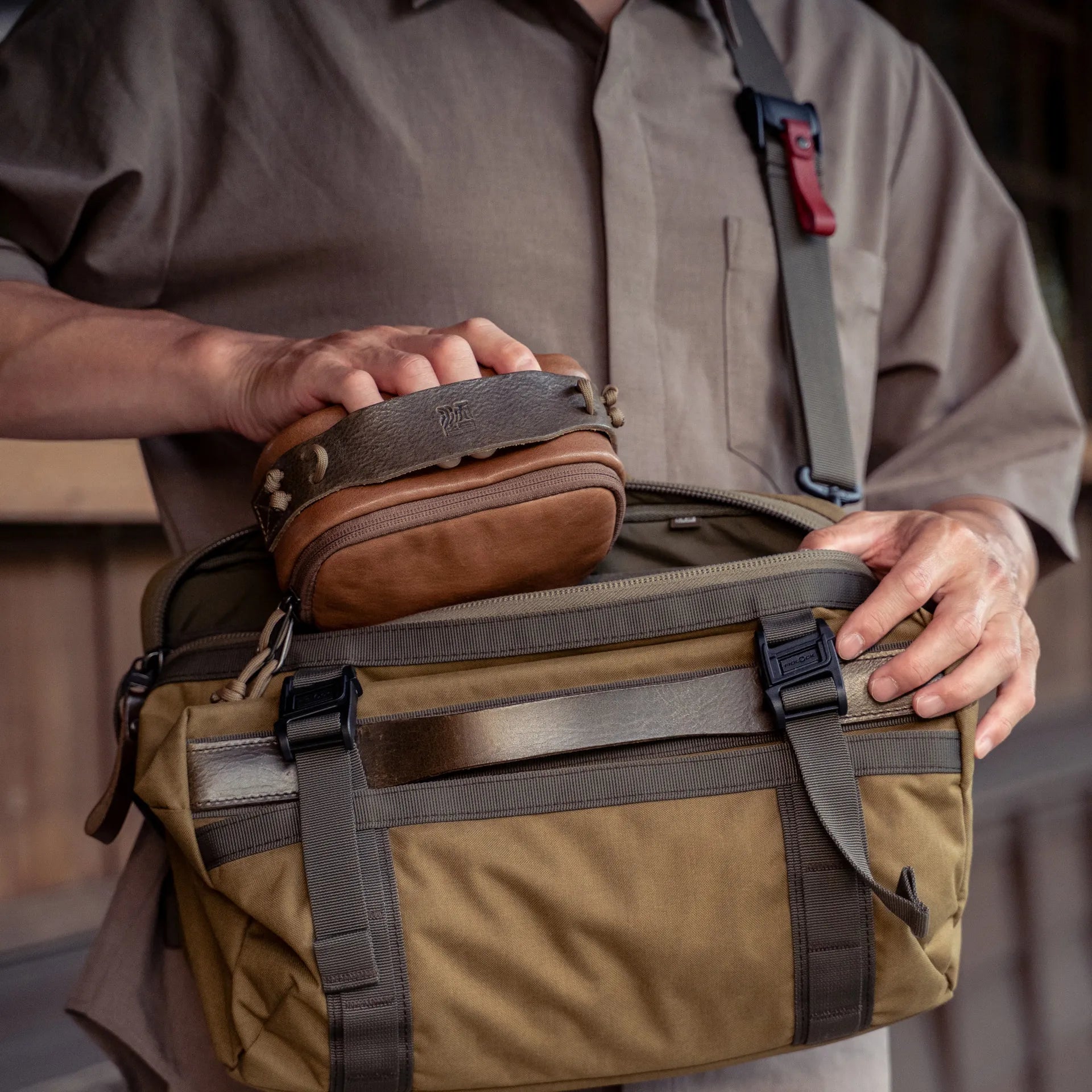 Full Leather Portable Camera Pouch ML - Storming Gravity