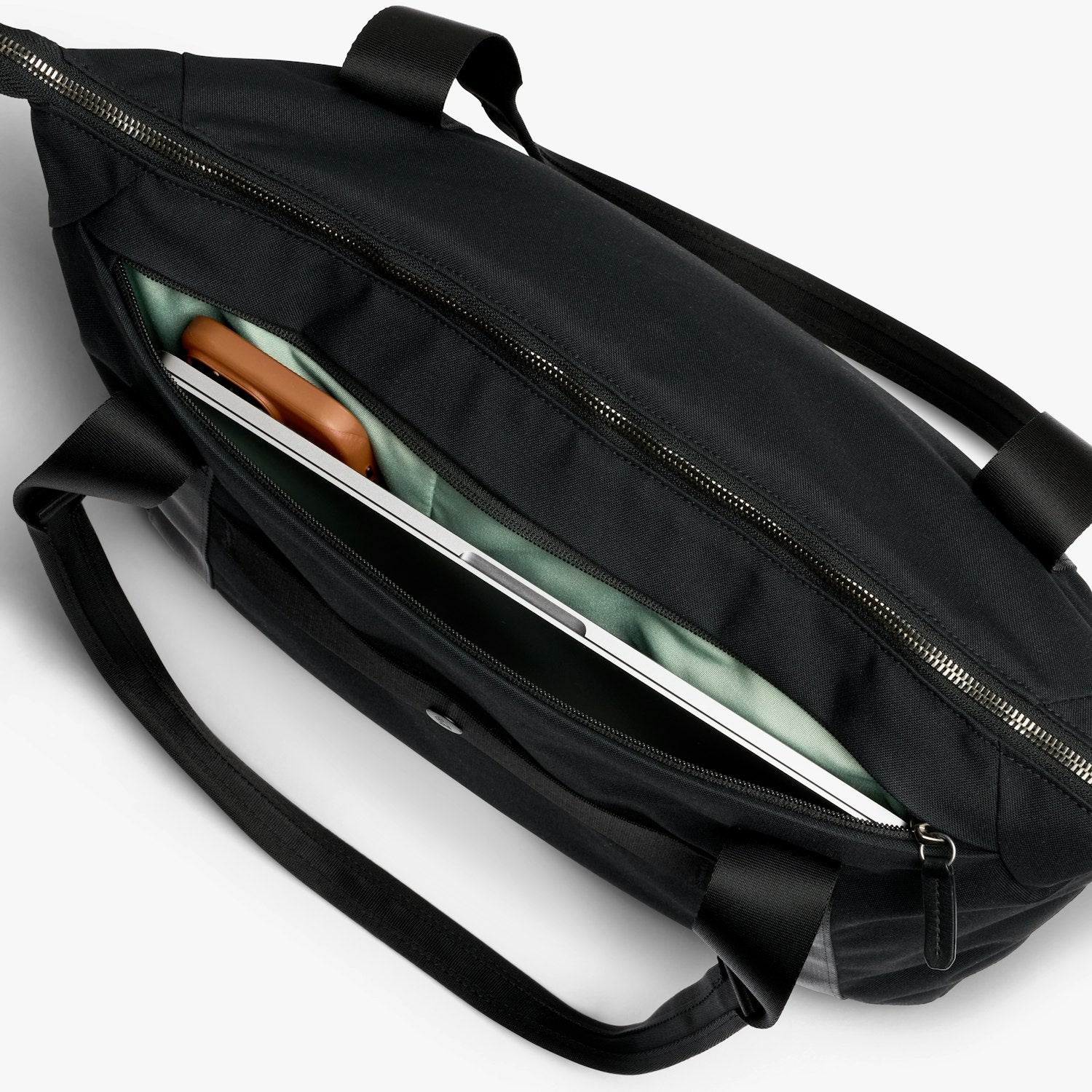 Classic Getaway Bag 28L - Storming Gravity