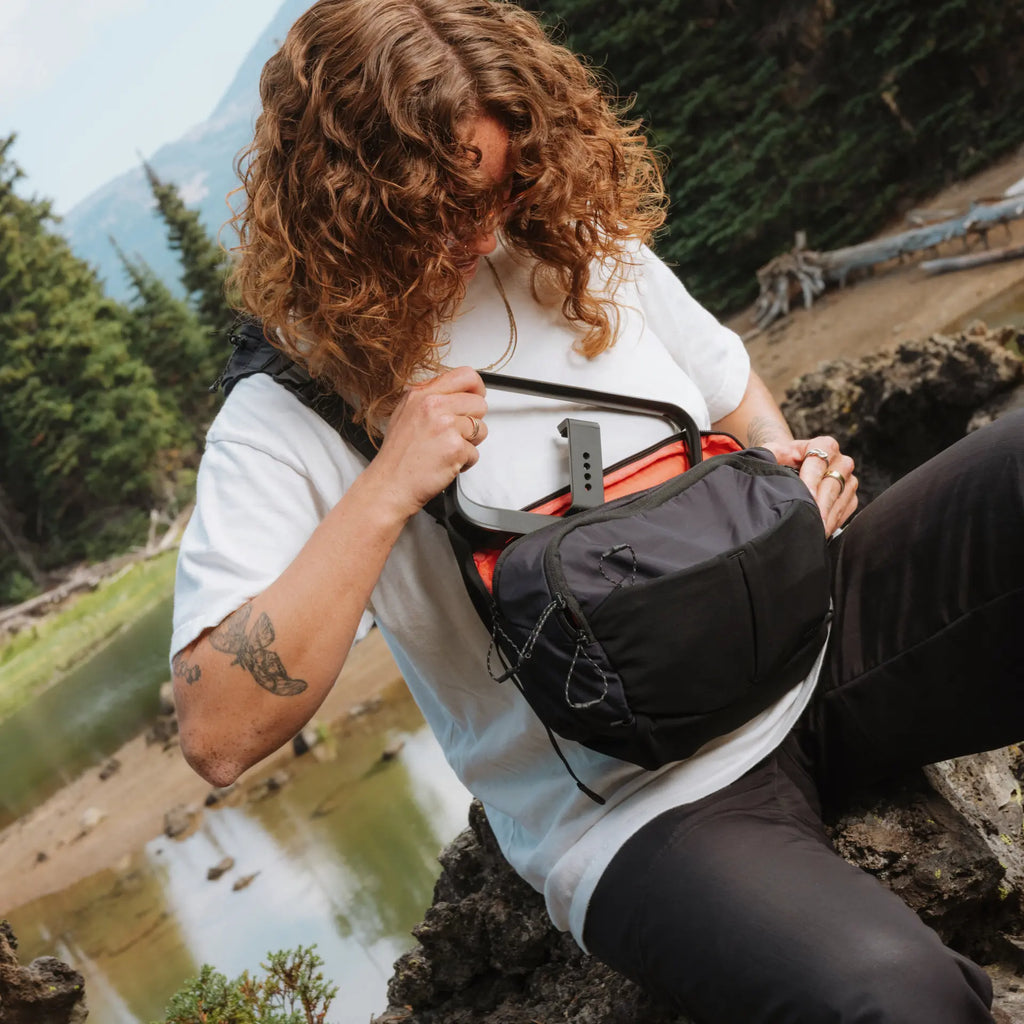 Balance 7L Camera Sling