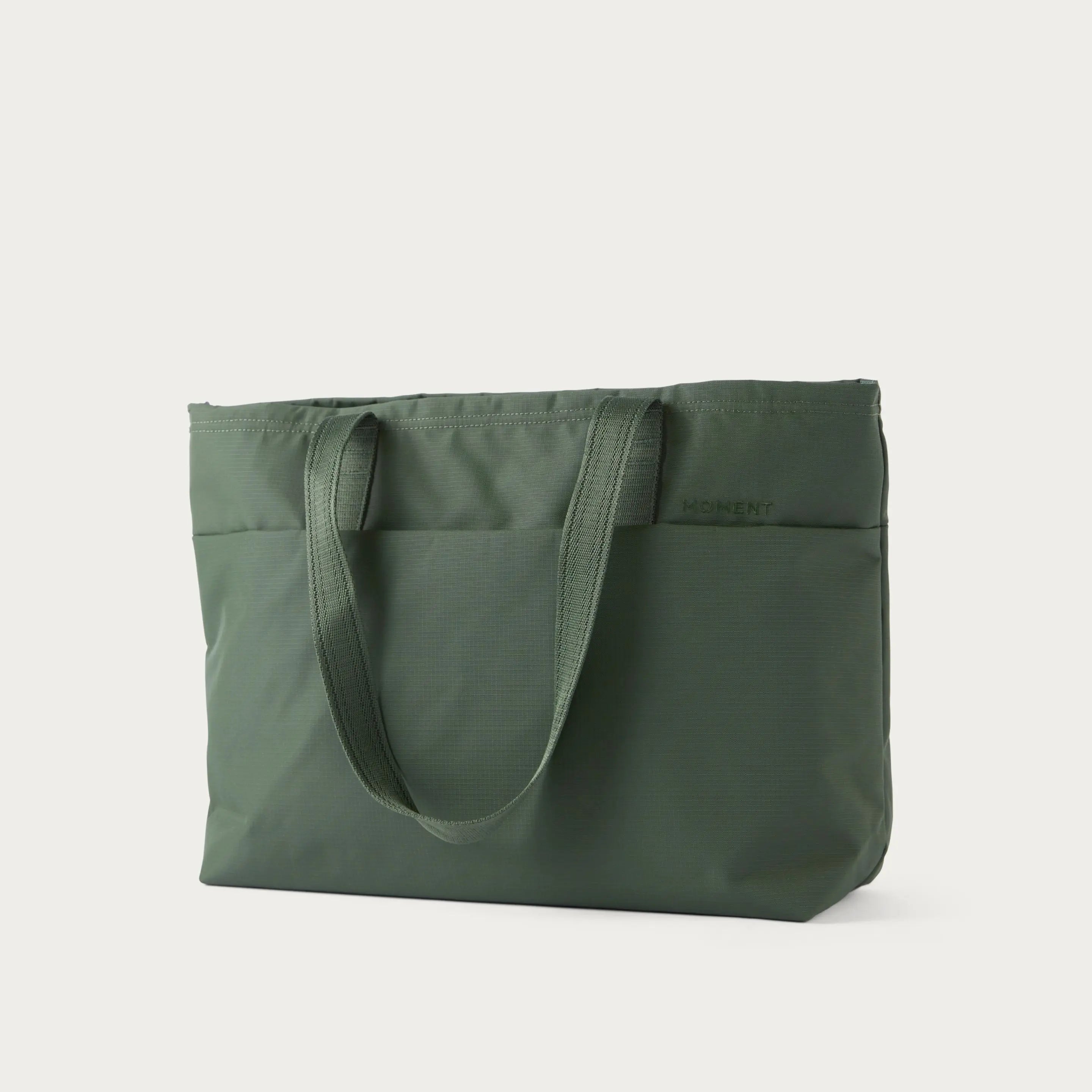 Everything Tech Tote 19L - Storming Gravity