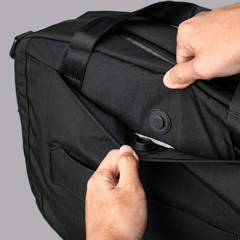 Bravo Brief 15L - Storming Gravity