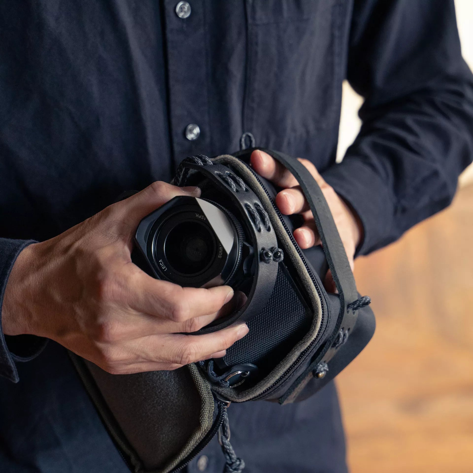 Portable Camera Pouch L - Storming Gravity
