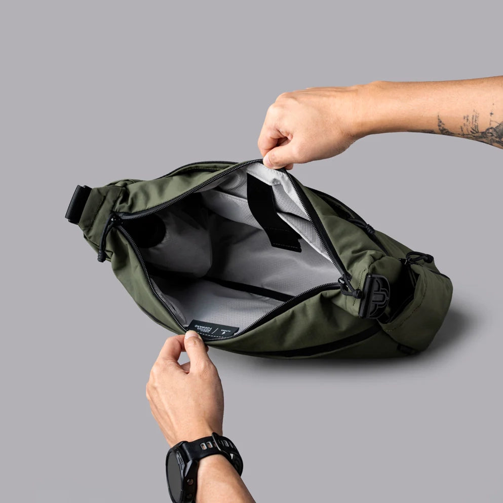 Flight Satchel 11L - Storming Gravity
