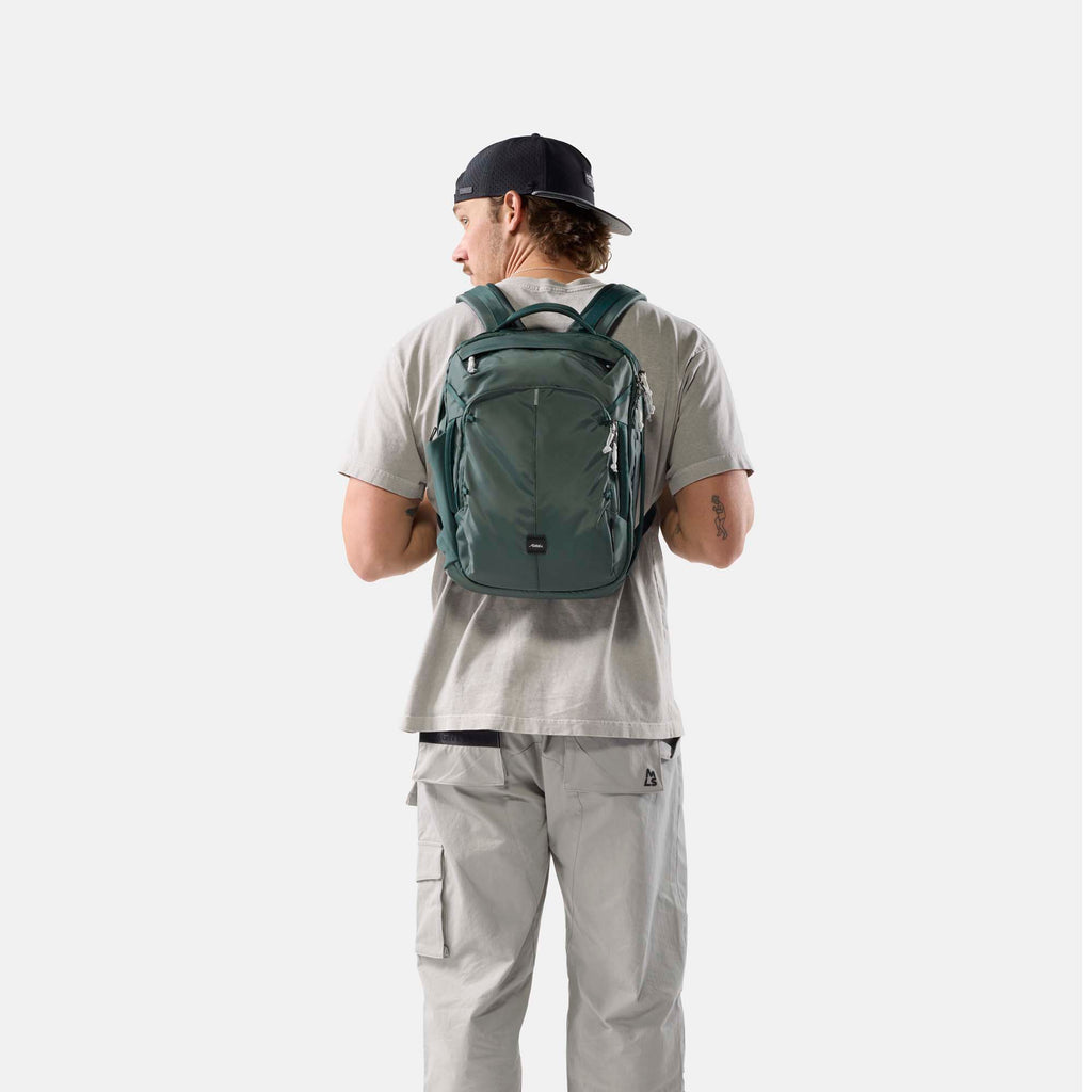 18L Personal Item Travel Pack