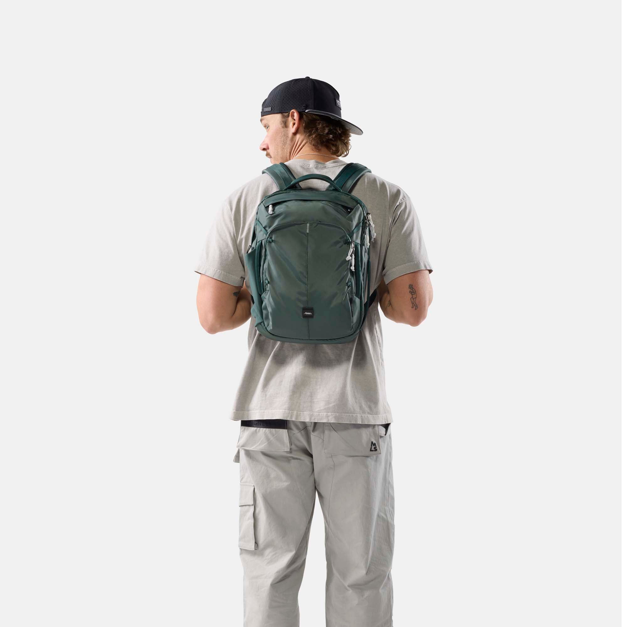 18L Personal Item Travel Pack