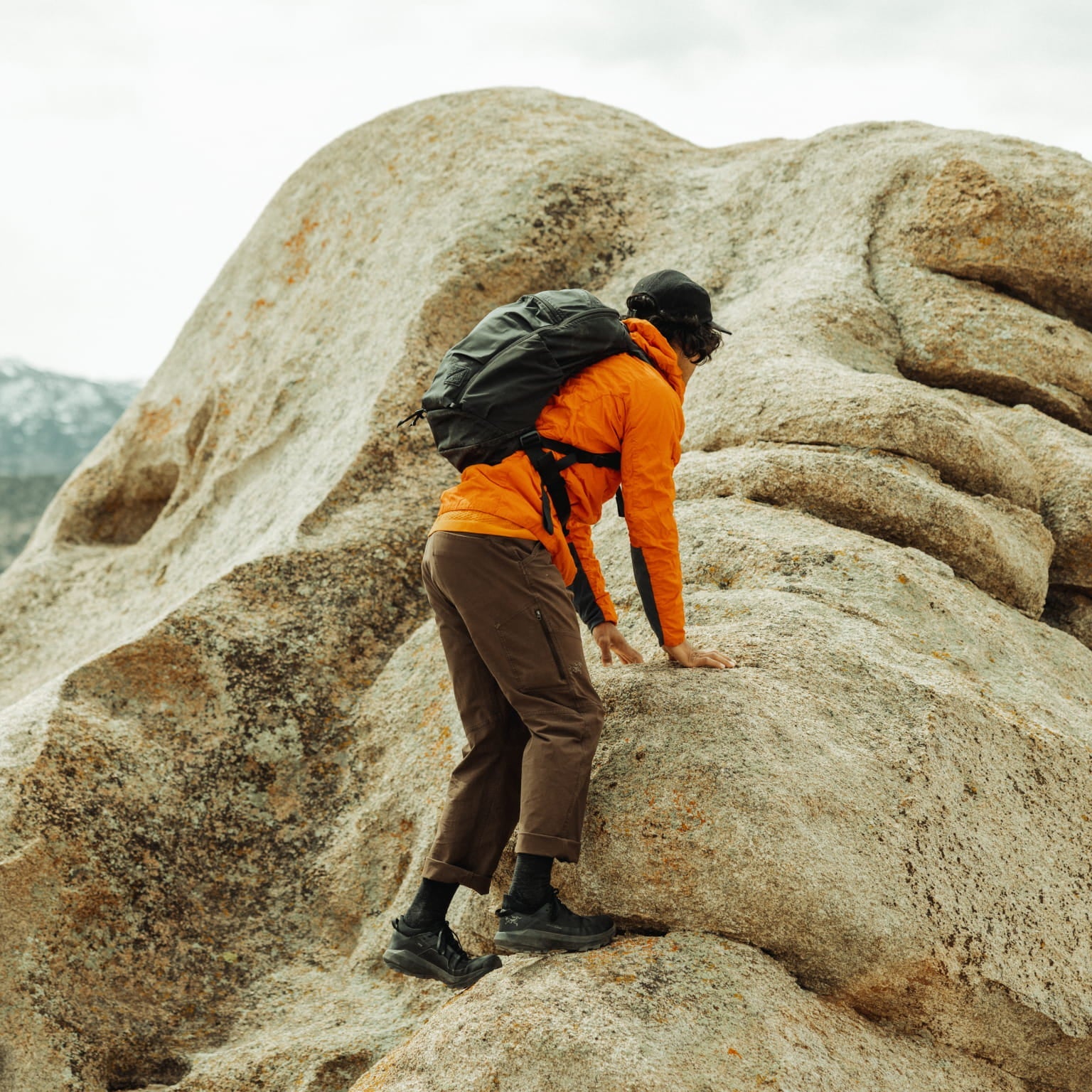 MOUNTAIN Panel Loader 22L in 210D - Storming Gravity