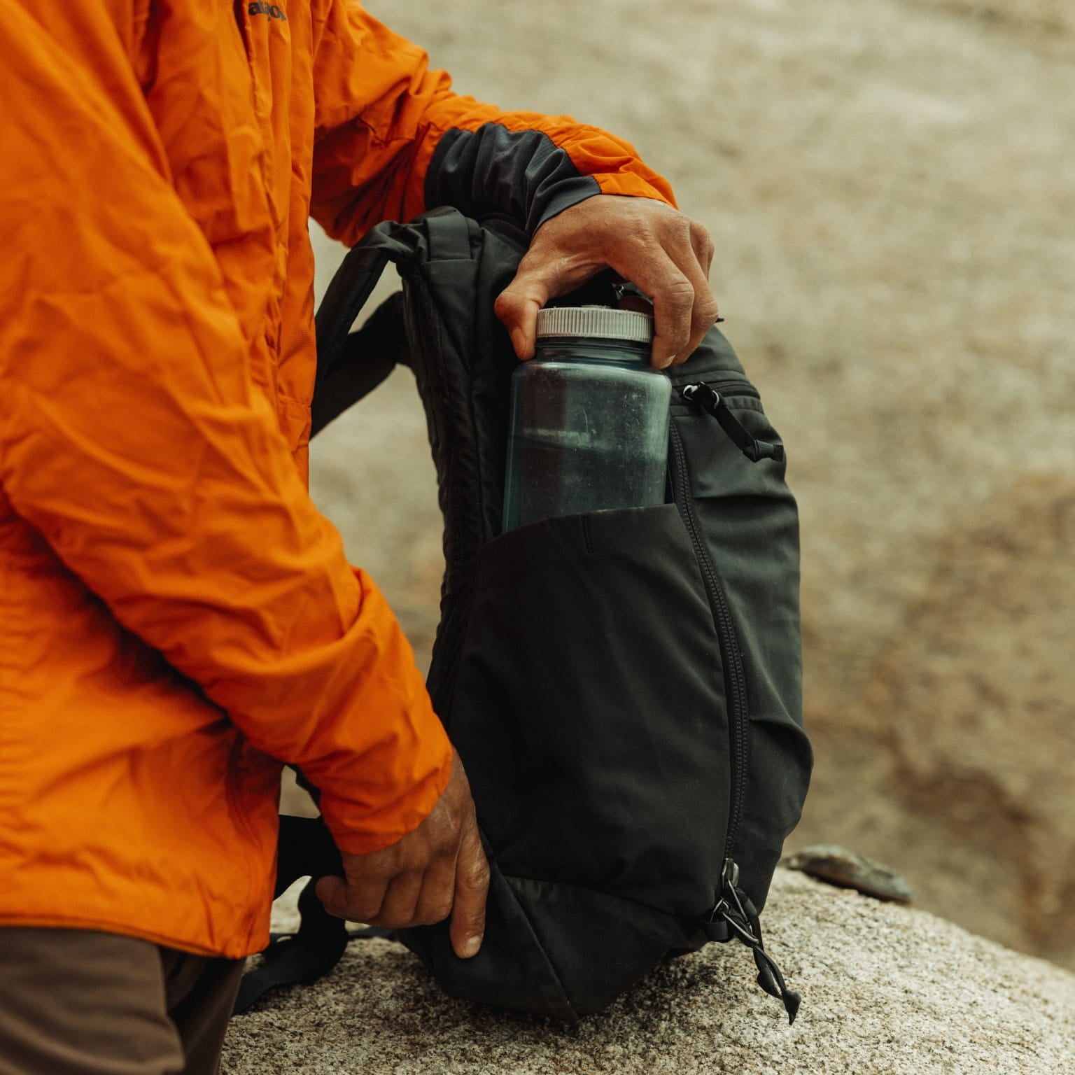 MOUNTAIN Panel Loader 22L in 210D - Storming Gravity