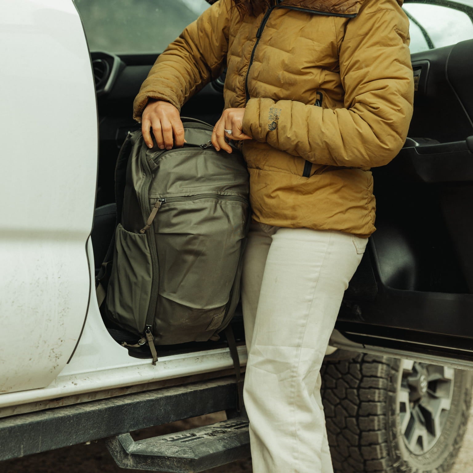 MOUNTAIN Panel Loader 22L in 210D - Storming Gravity