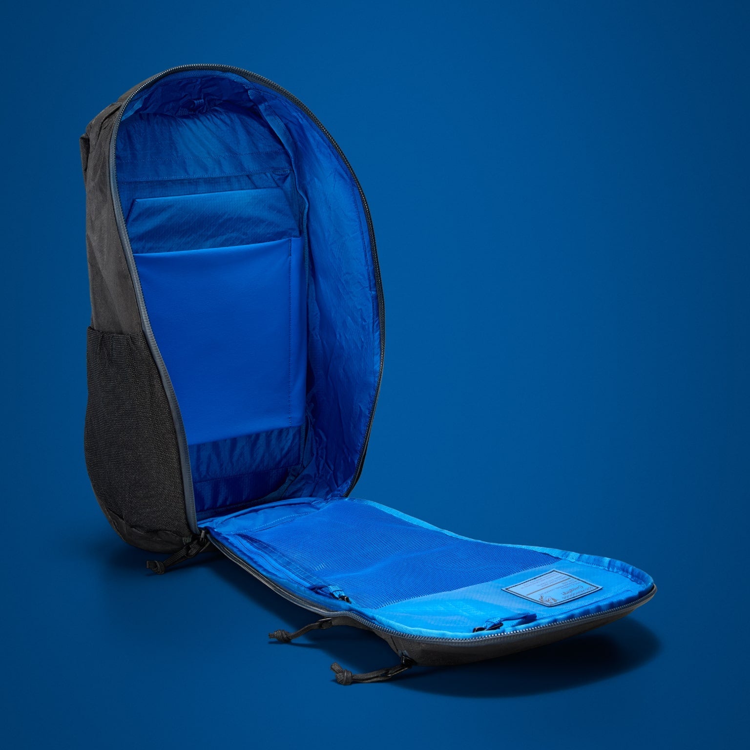 MOUNTAIN Panel Loader 22L - Kludde Edition - Storming Gravity