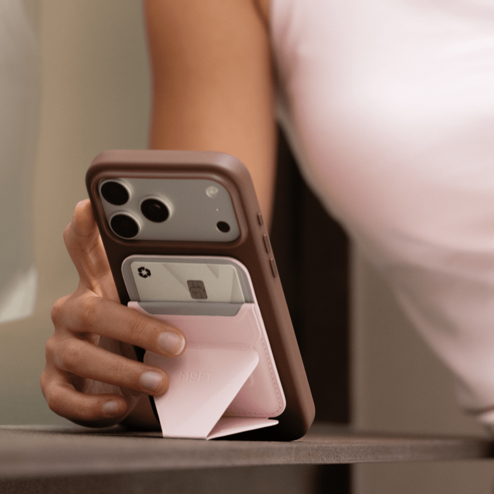 Snap-on Phone Stand & Wallet AERA (3-card, 2026 version)