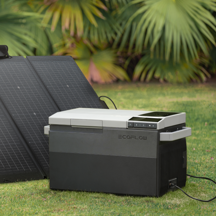 Glacier Refridgerator with 110W Solar Panel