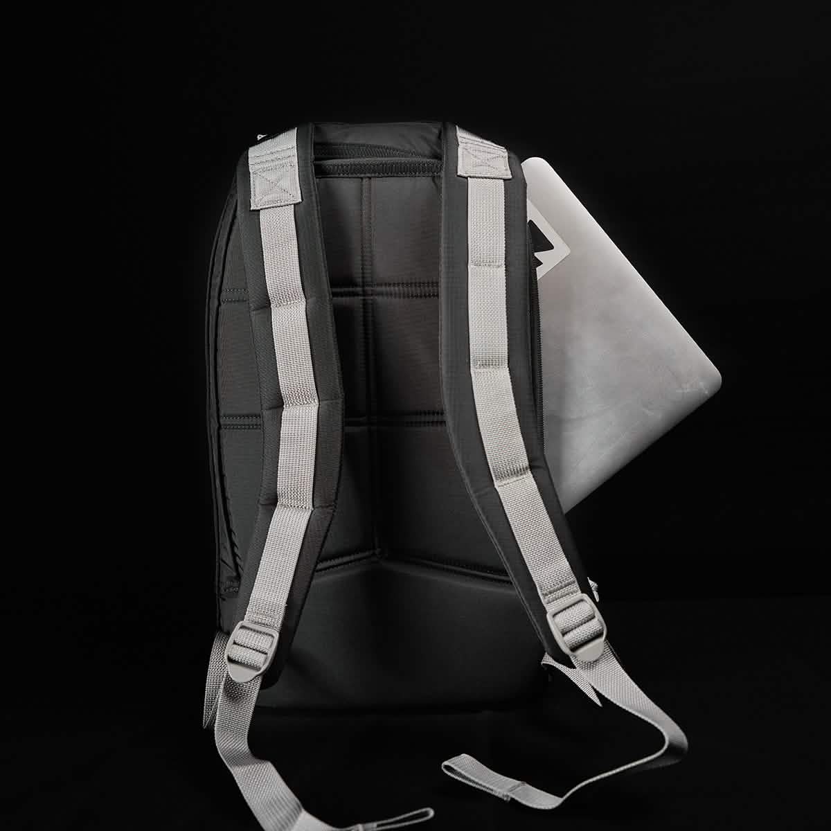 BULLET RUCK LAPTOP - LIGHTWEIGHT RIPSTOP ROBIC® - 16L
