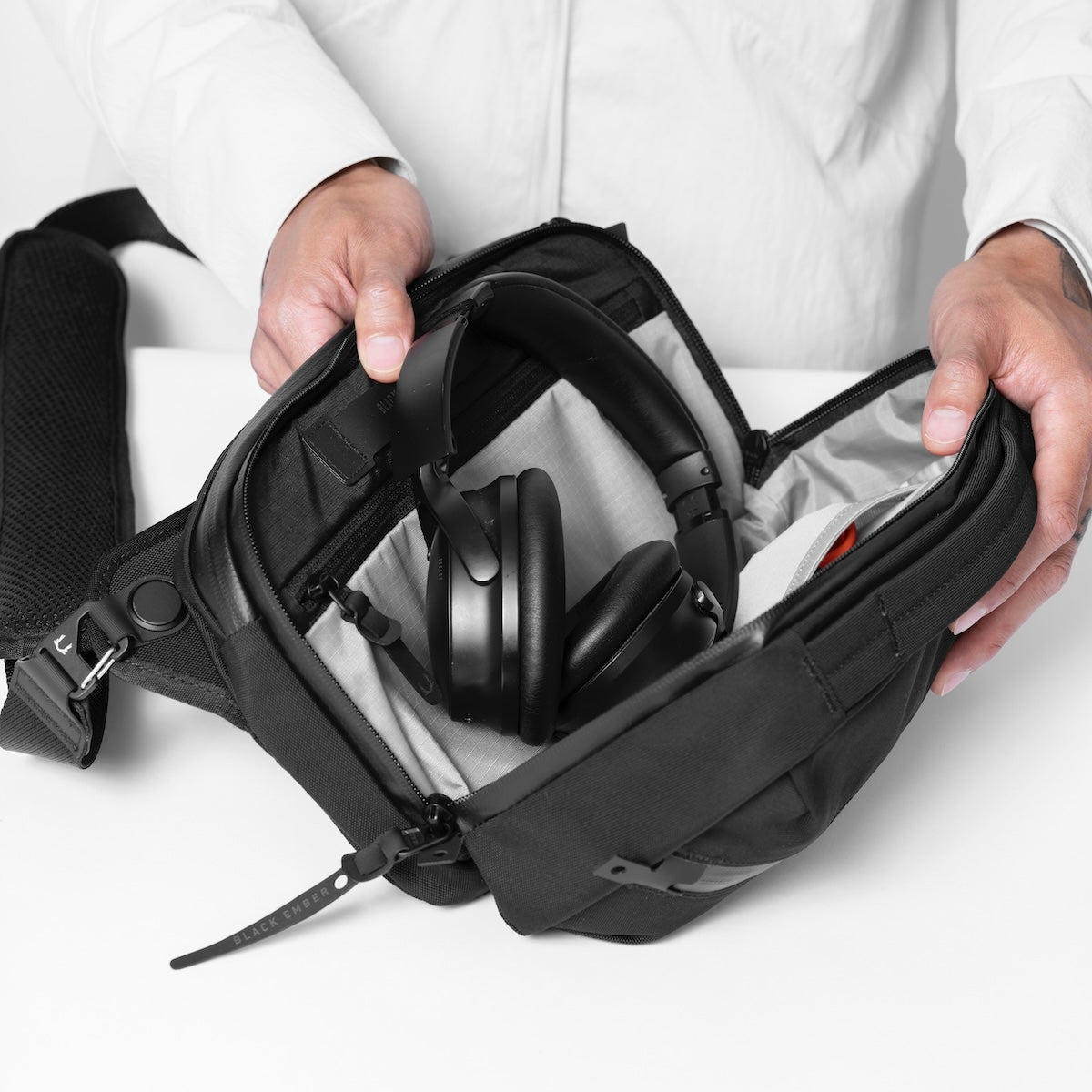 Black Ember GRIP-SLING 06 in Jet Black